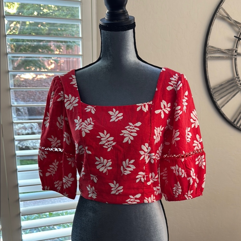 Ann Taylor Red and White Fitted Puff Sleeve Blouse